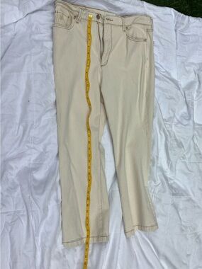 Gloria Vanderbilt Women's Cream Capris